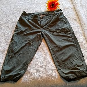 Columbia hiking capris size 6